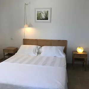 Hôtes Les Garrigues Couette-café